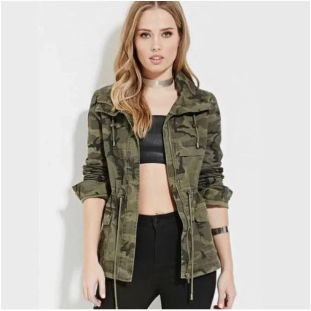 Forever 21 Camo Zip Up Jacket Size Small